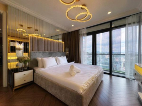 Luxury 3 bedrooms apartment in the heart of city